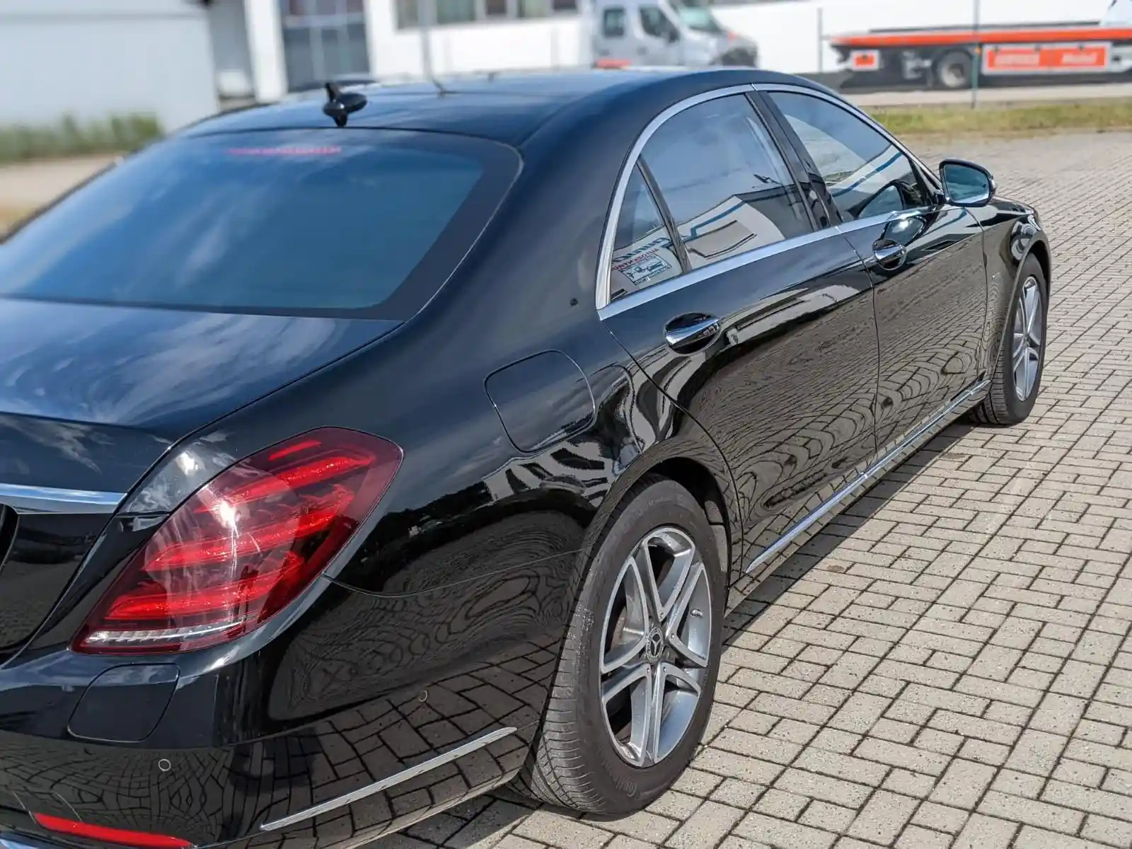 Mercedes-Benz S 560