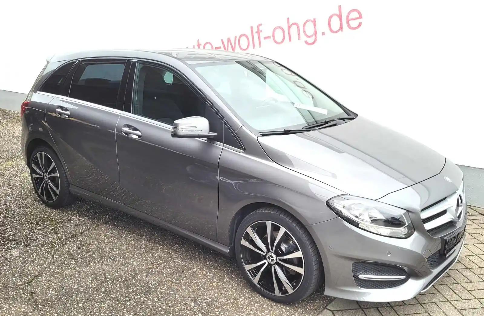 Mercedes-Benz B 180