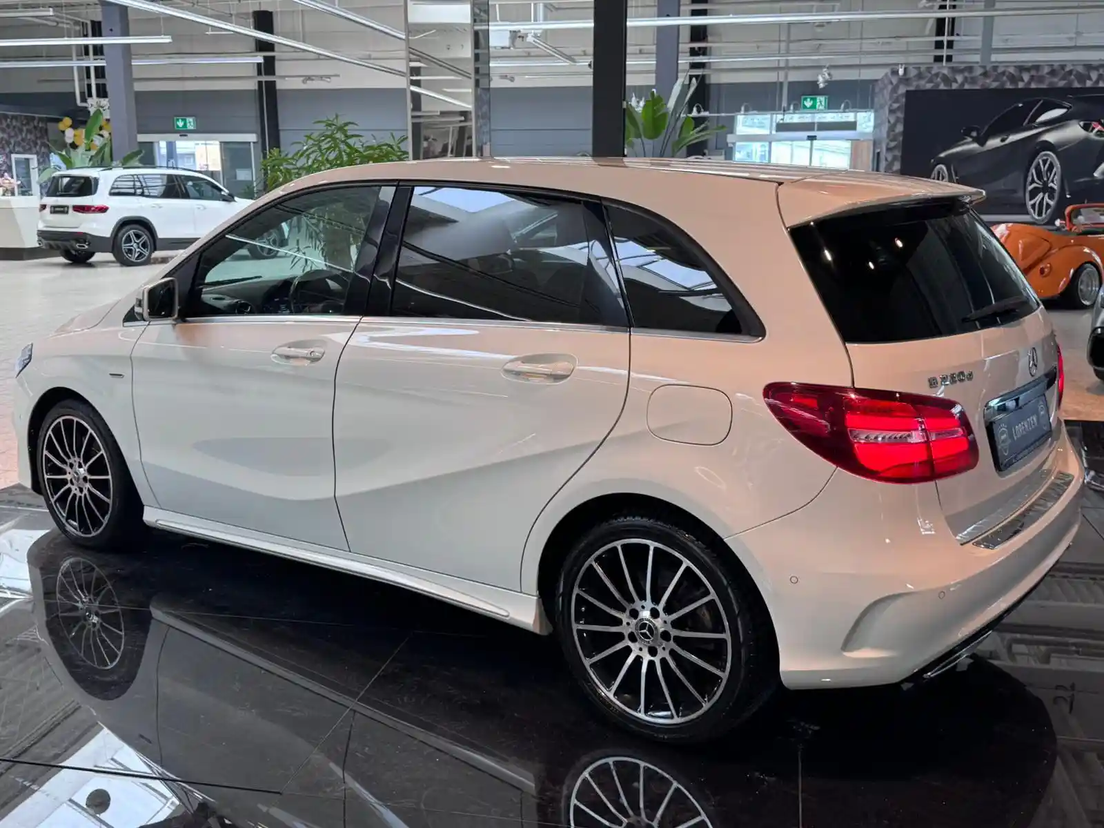 Mercedes-Benz B 220
