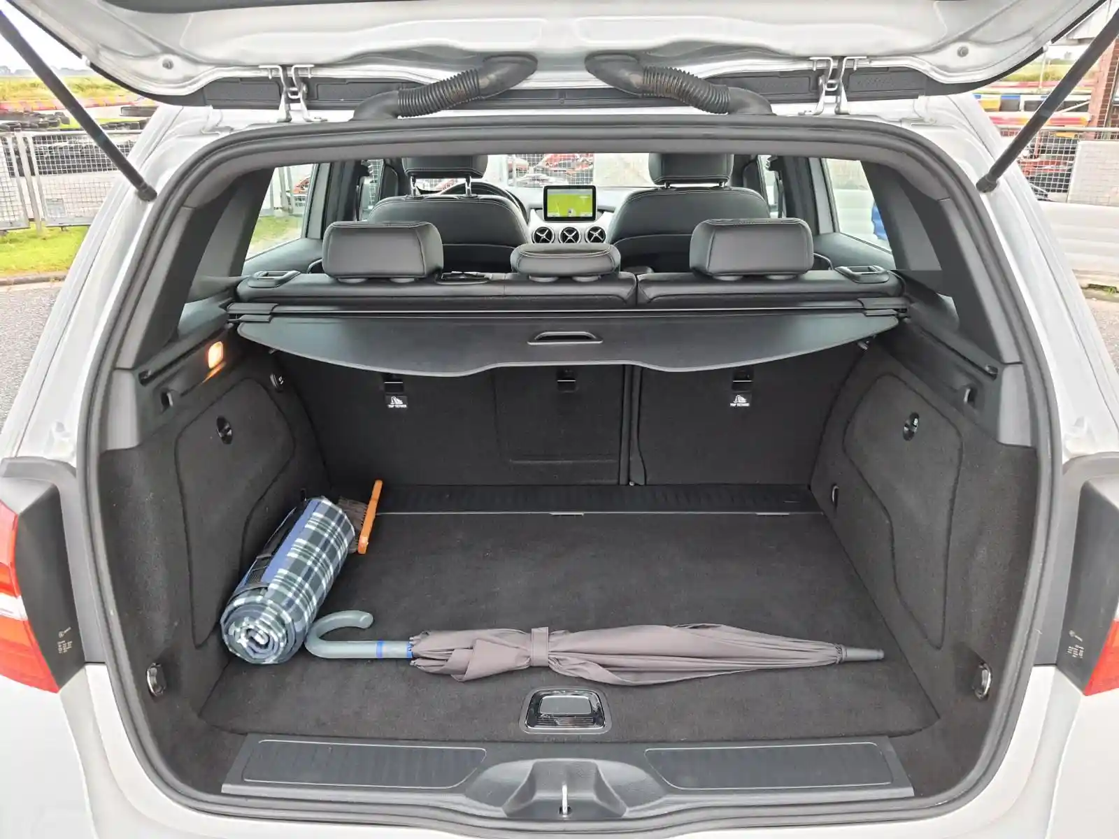 Mercedes-Benz B 180