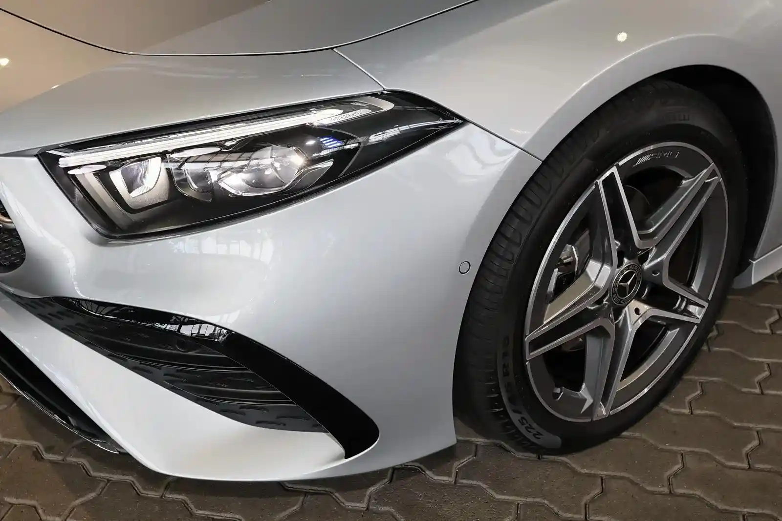 Mercedes-Benz A 200