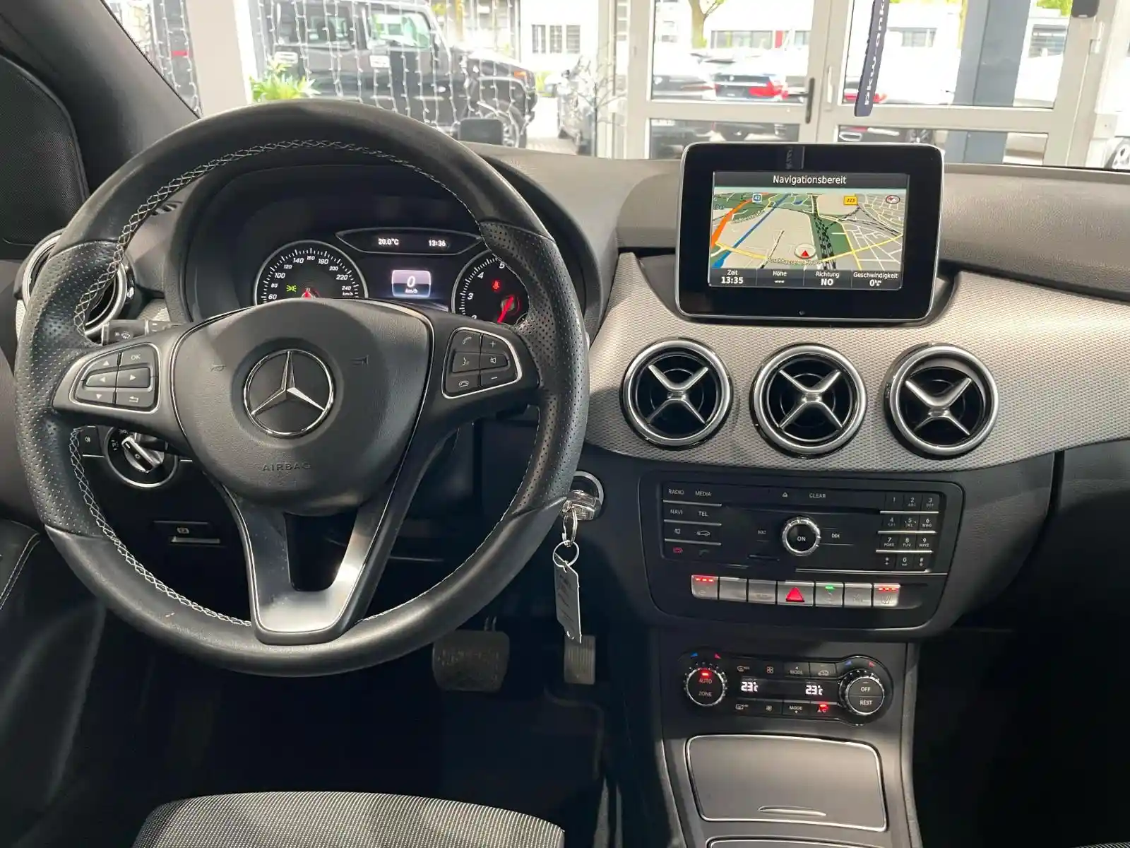 Mercedes-Benz B 220