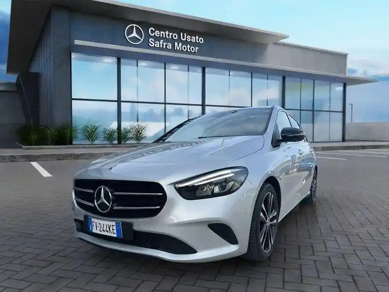 Mercedes-Benz B 180
