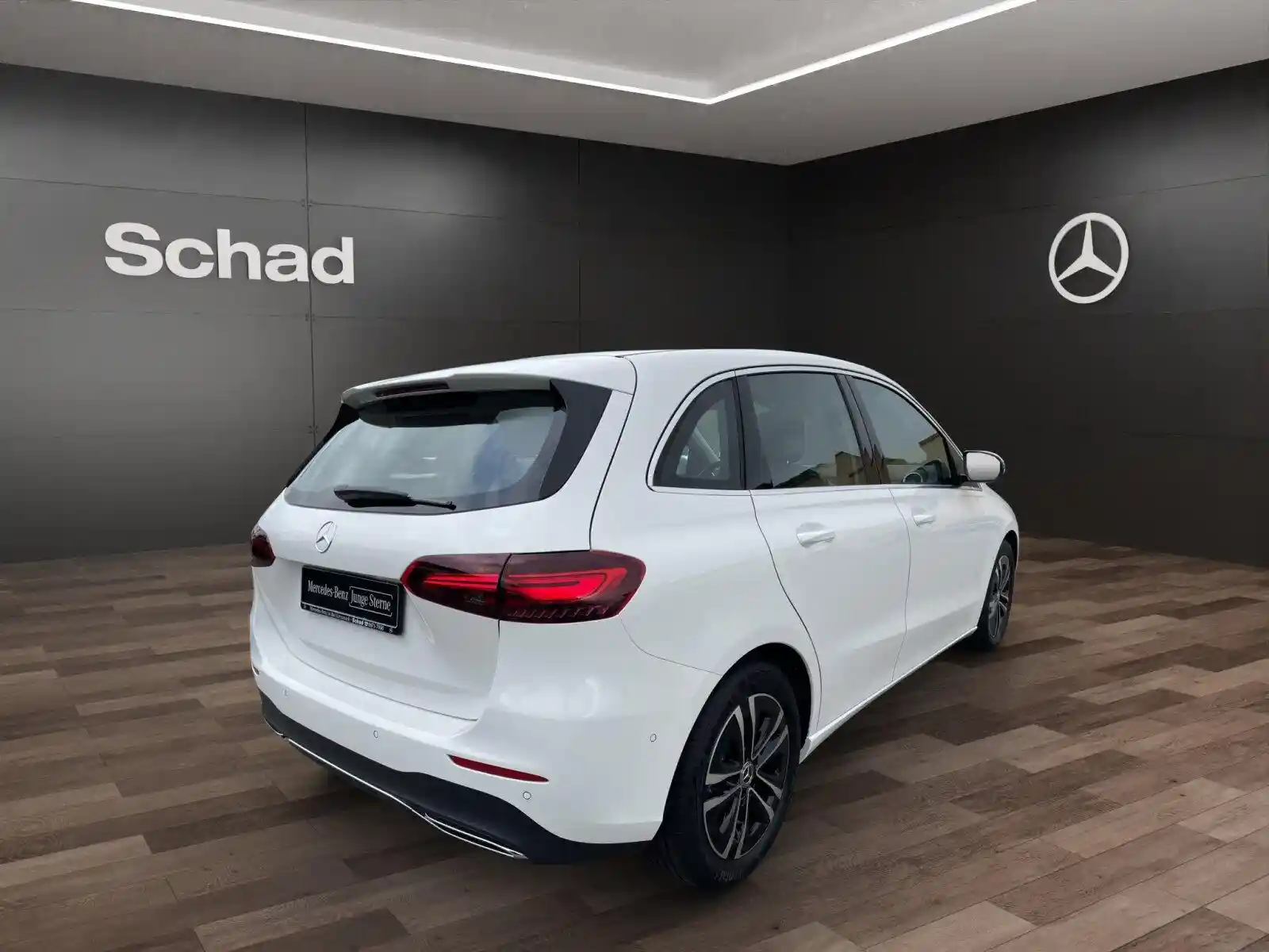 Mercedes-Benz B 180