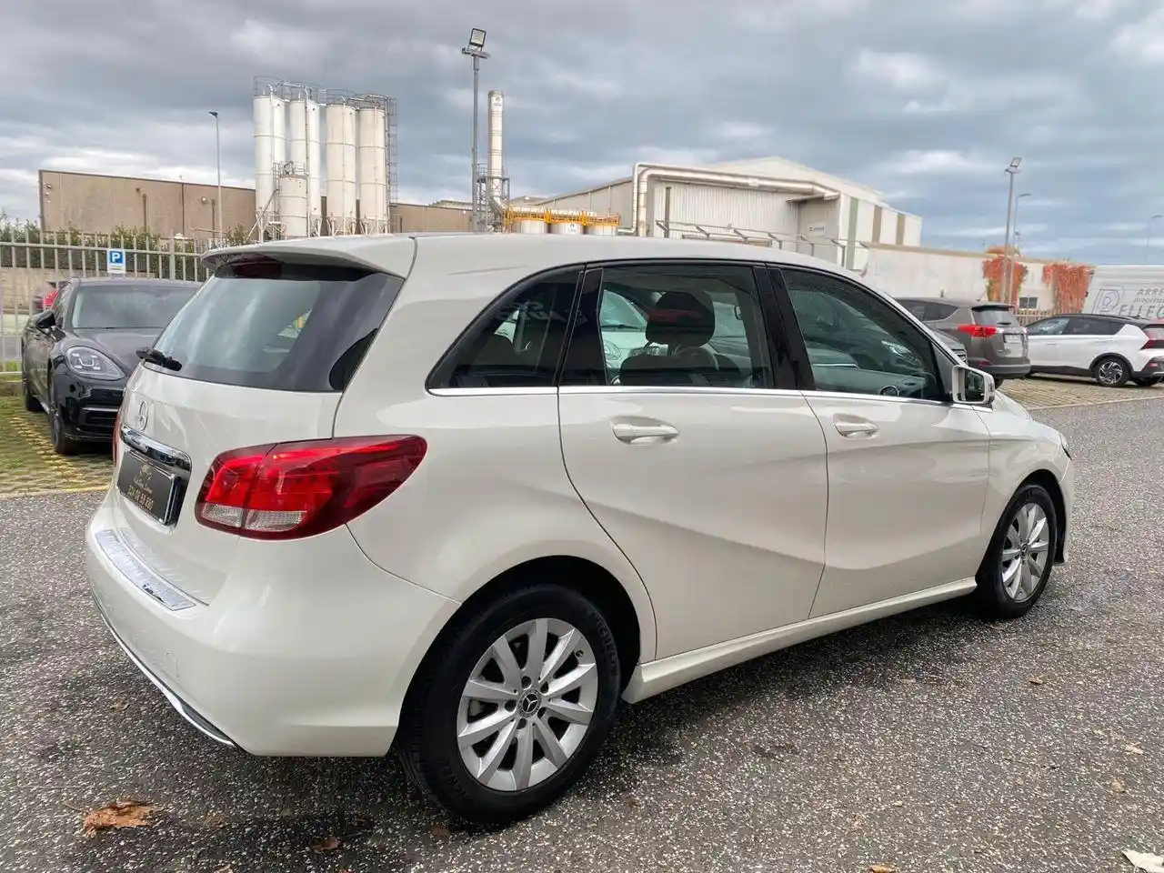 Mercedes-Benz B 180