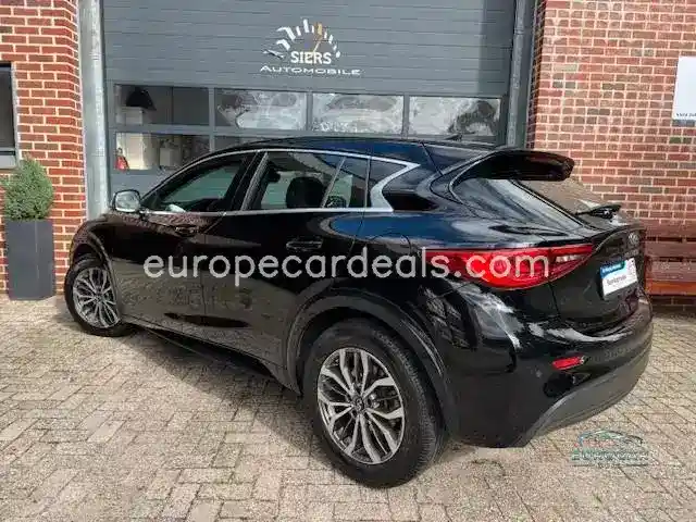 Infiniti Q30