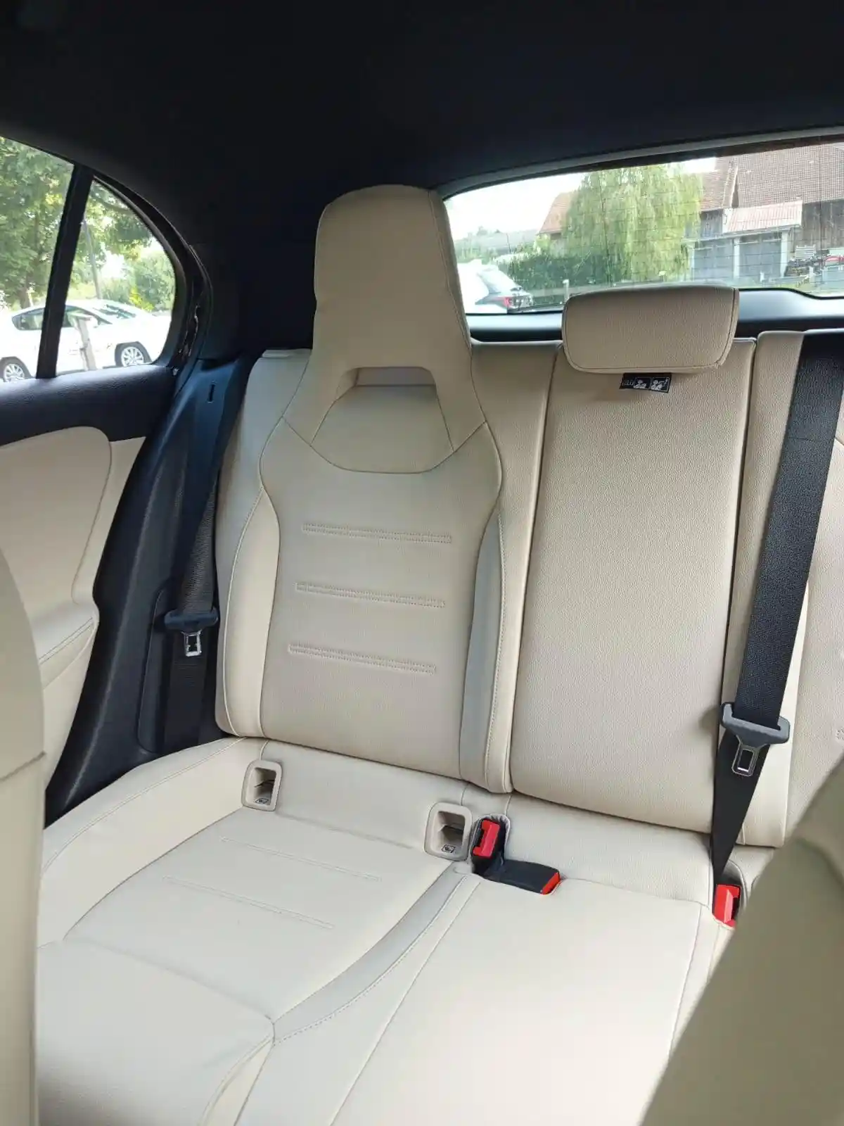 Mercedes-Benz A 220