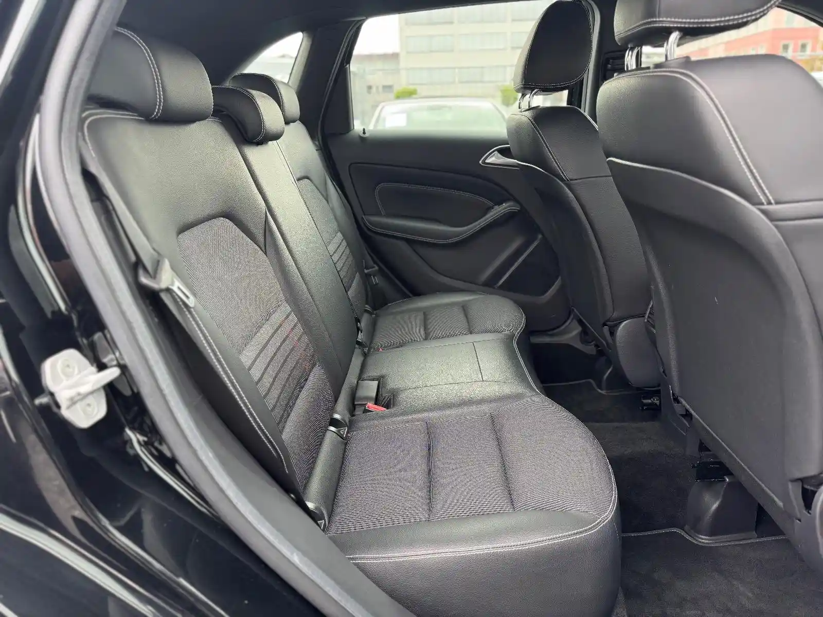 Mercedes-Benz B 200