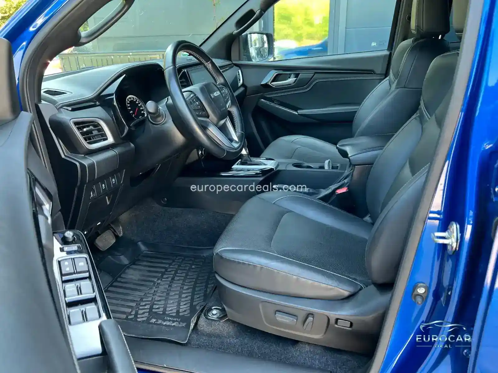 Double Cab 4WD V-CROSS,HARDTOP,AHK,UVM….