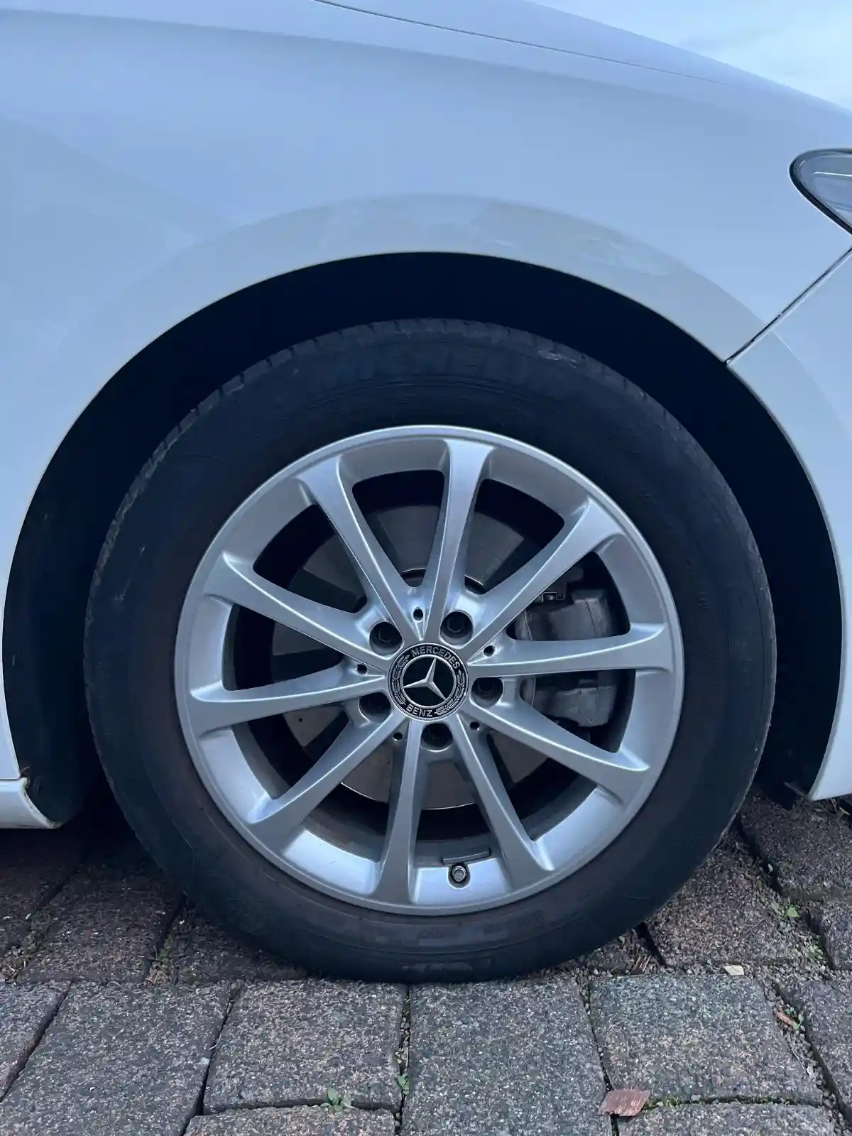 Mercedes-Benz B 220