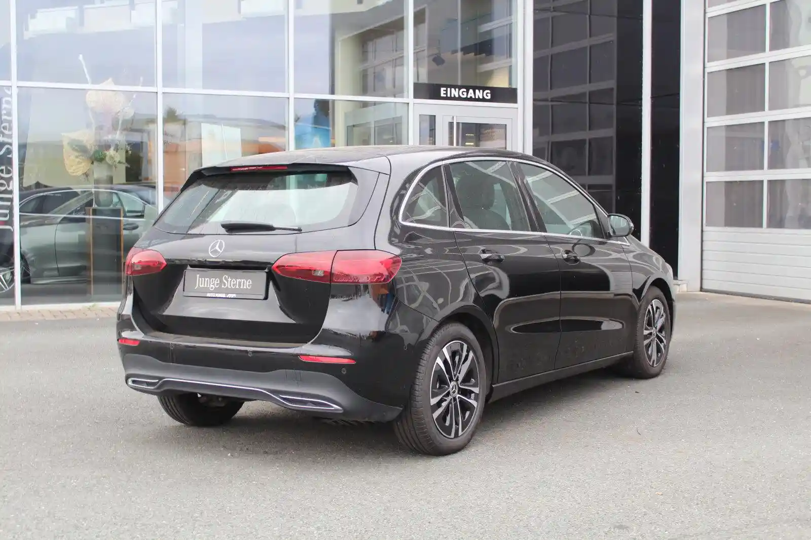 Mercedes-Benz B 180