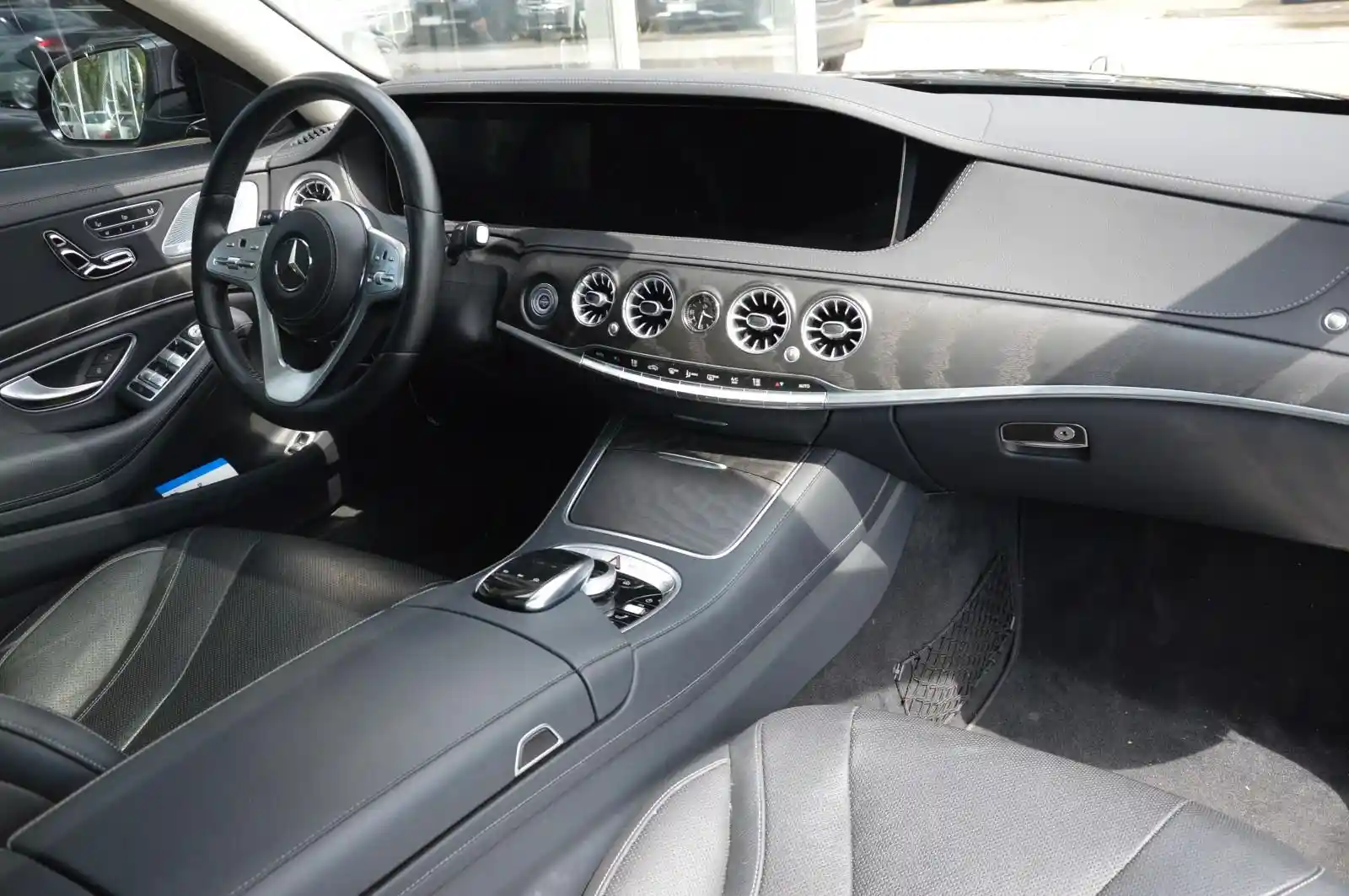 Mercedes-Benz S 560
