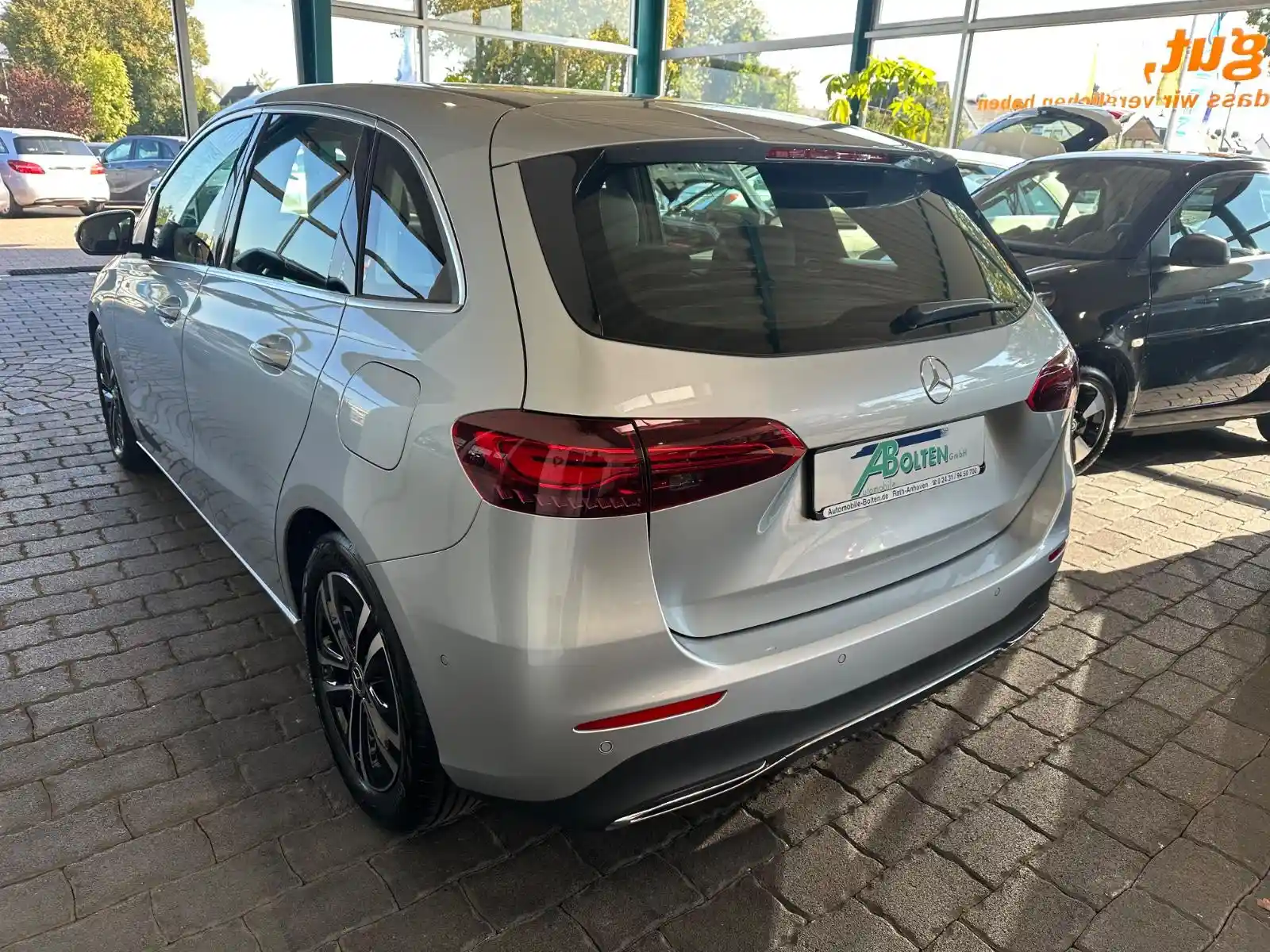 Mercedes-Benz B 180
