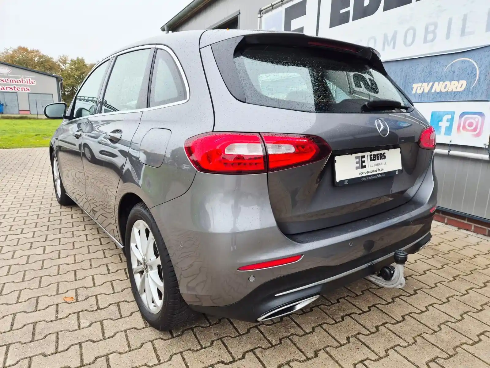 Mercedes-Benz B 180