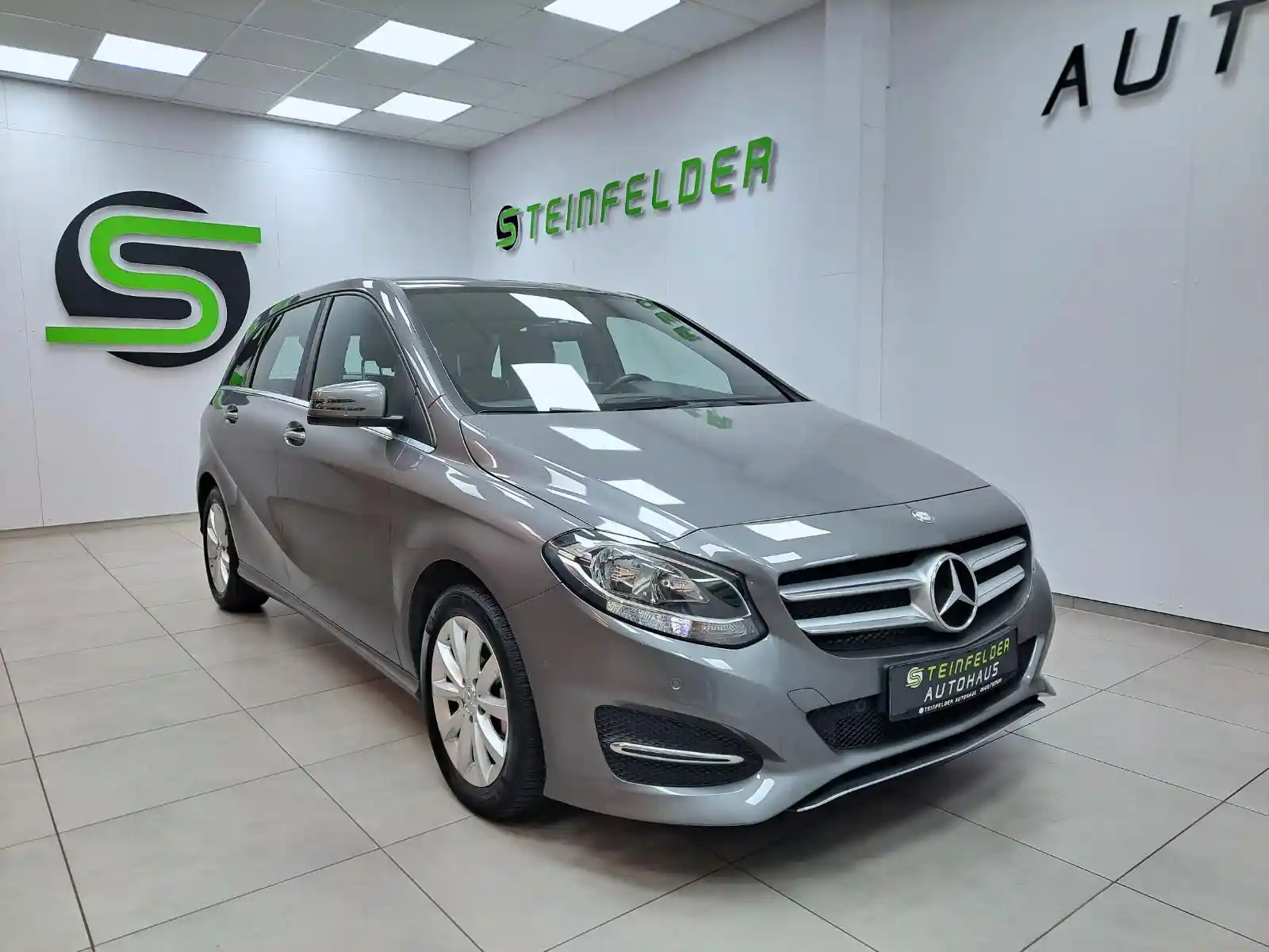 Mercedes-Benz B 180