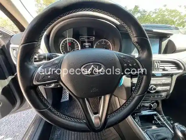 Infiniti Q30