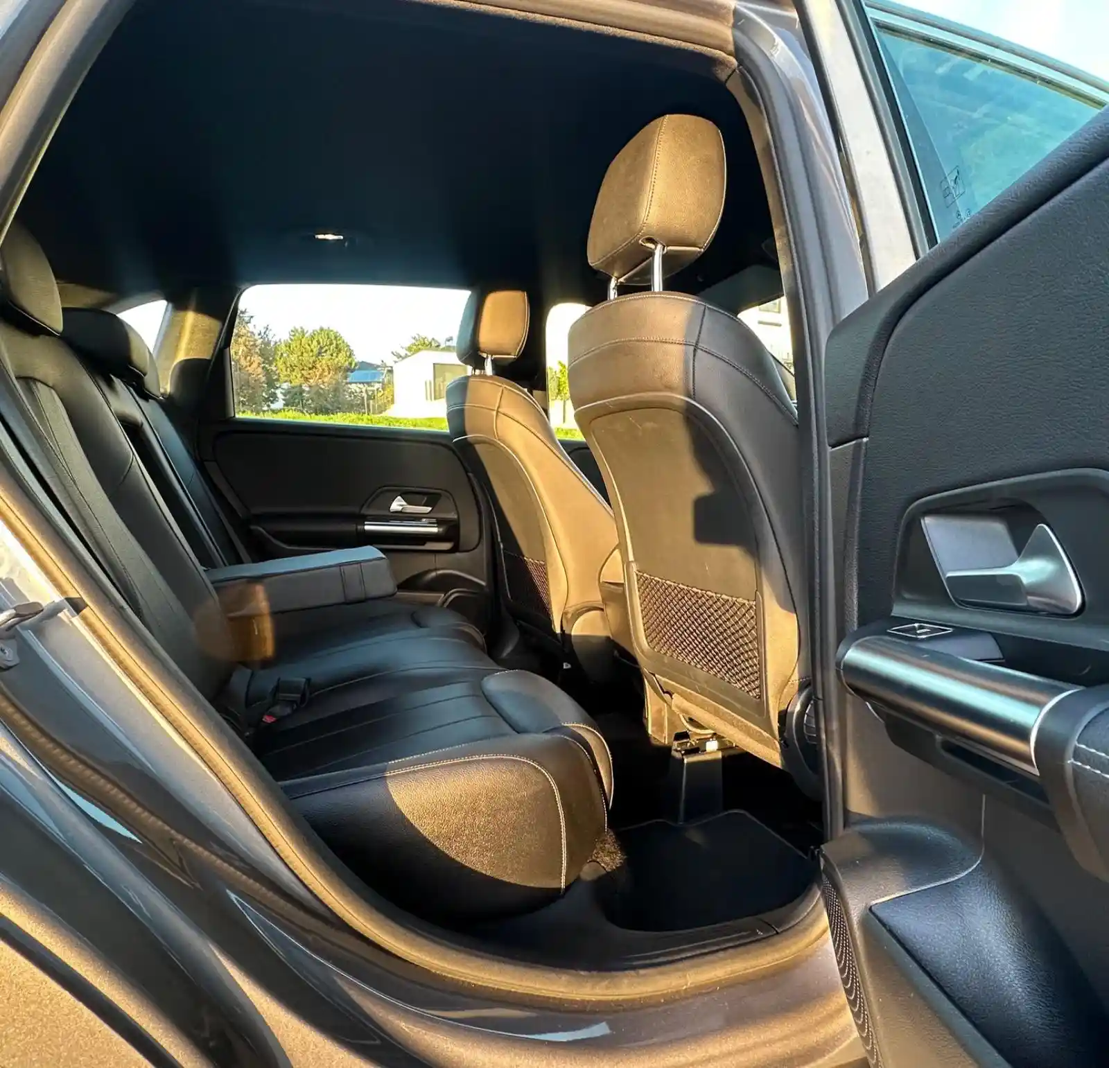 Mercedes-Benz B 180