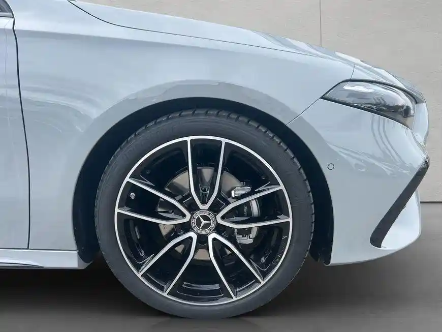 Mercedes-Benz A 180