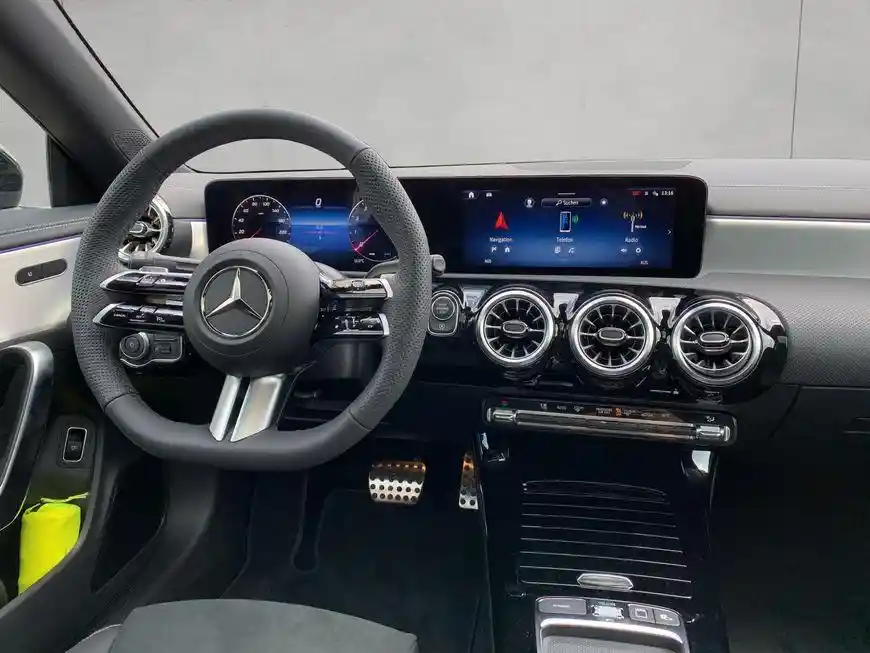 Mercedes-Benz CLA 220