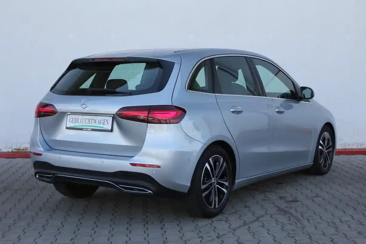 Mercedes-Benz B 180