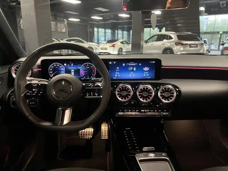 Mercedes-Benz A 180