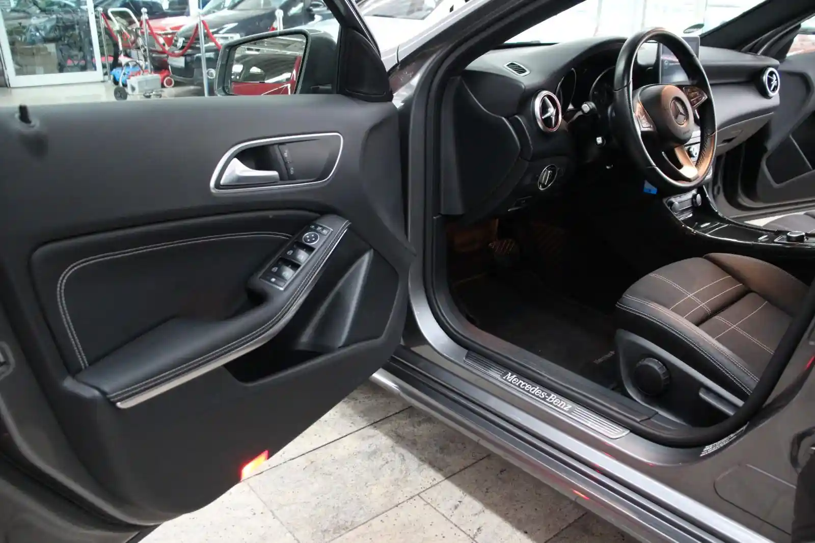 Mercedes-Benz A 180