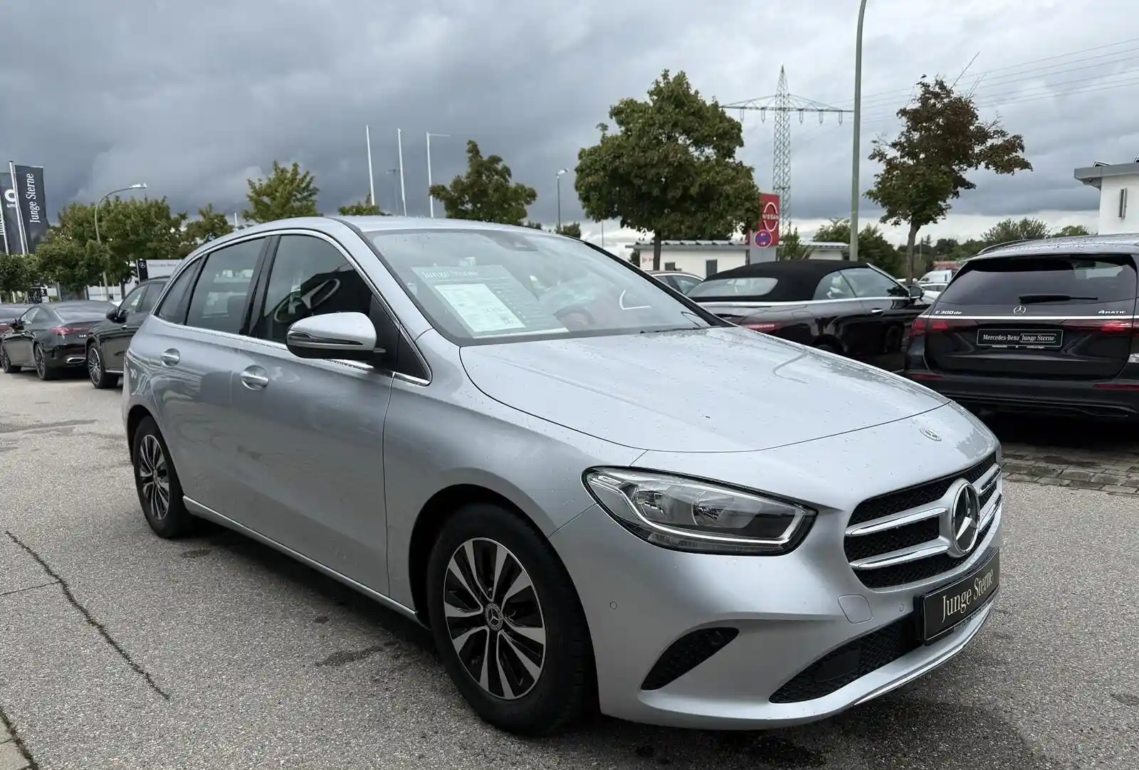 Mercedes-Benz B 180