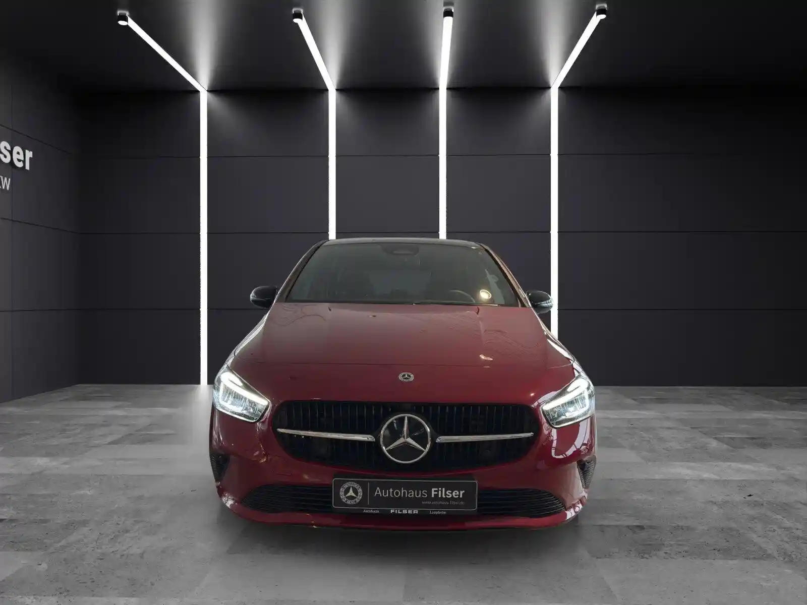 Mercedes-Benz B 180