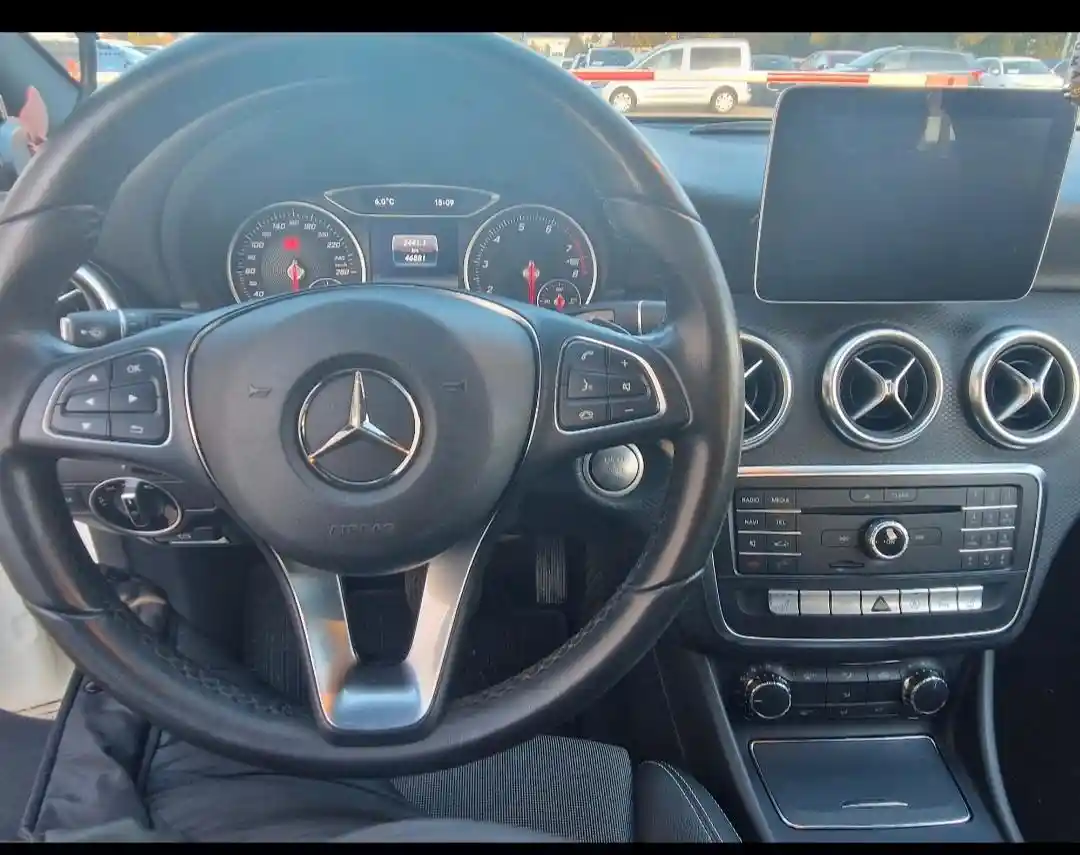 Mercedes-Benz A 180