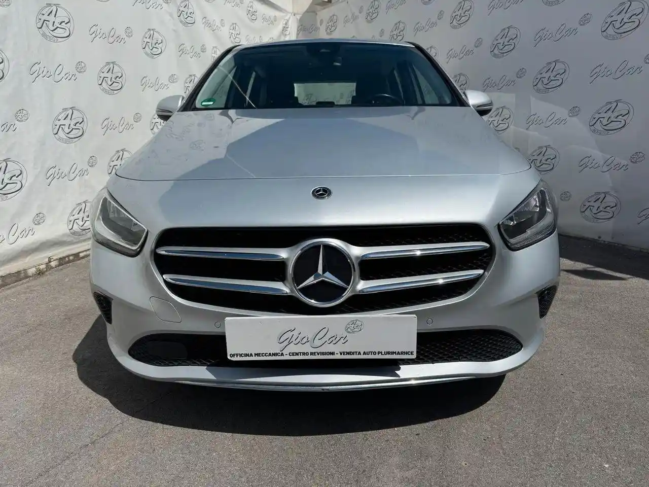 Mercedes-Benz B 180