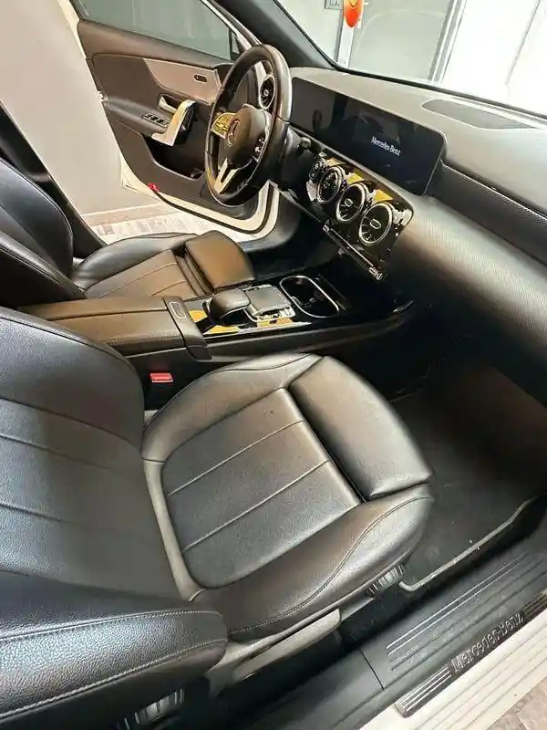 Mercedes-Benz A 220