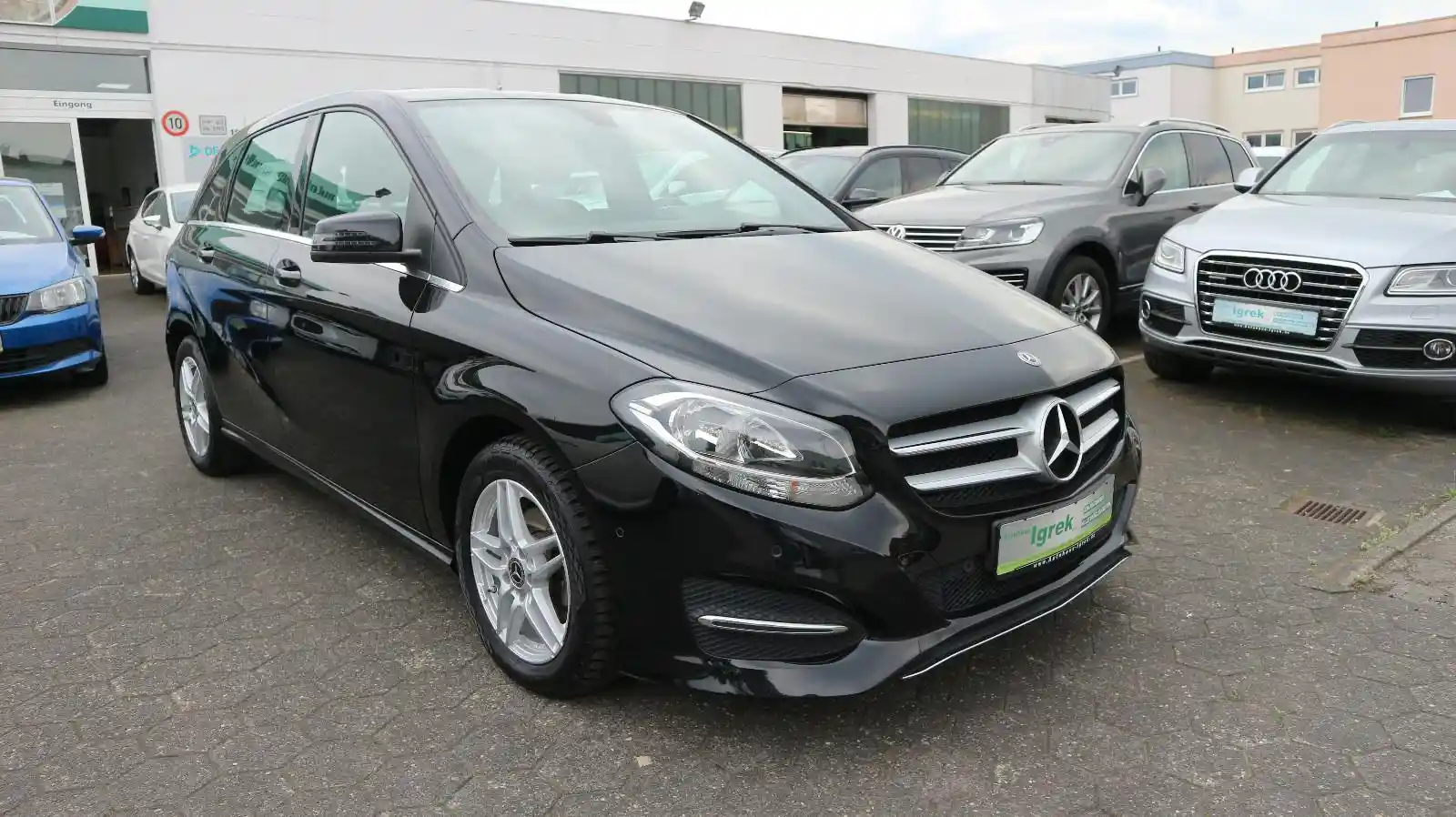 Mercedes-Benz B 180