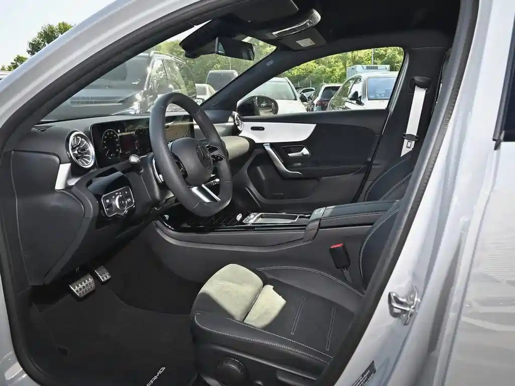 Mercedes-Benz A 200