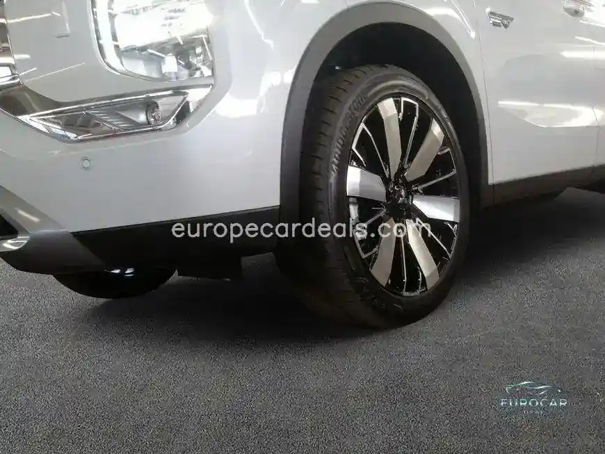 Mitsubishi Plug-in Hybrid Outlander