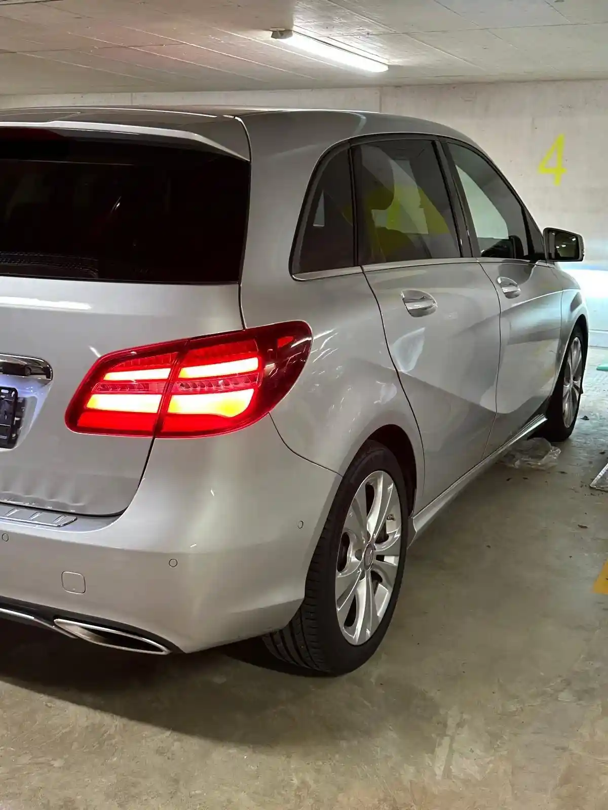 Mercedes-Benz B 180