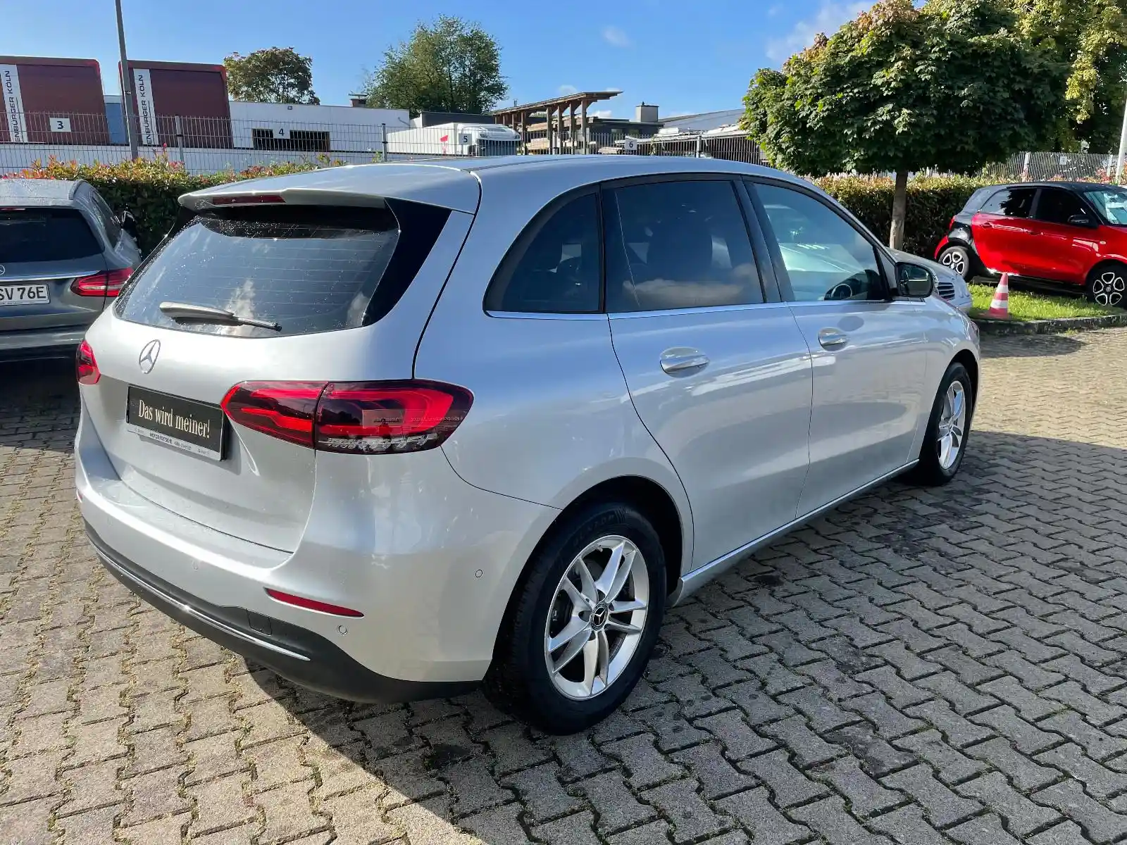 Mercedes-Benz B 180