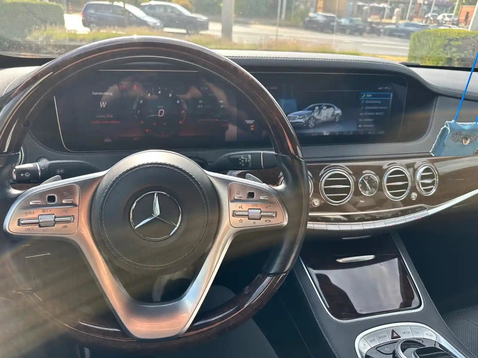 Mercedes-Benz S 560