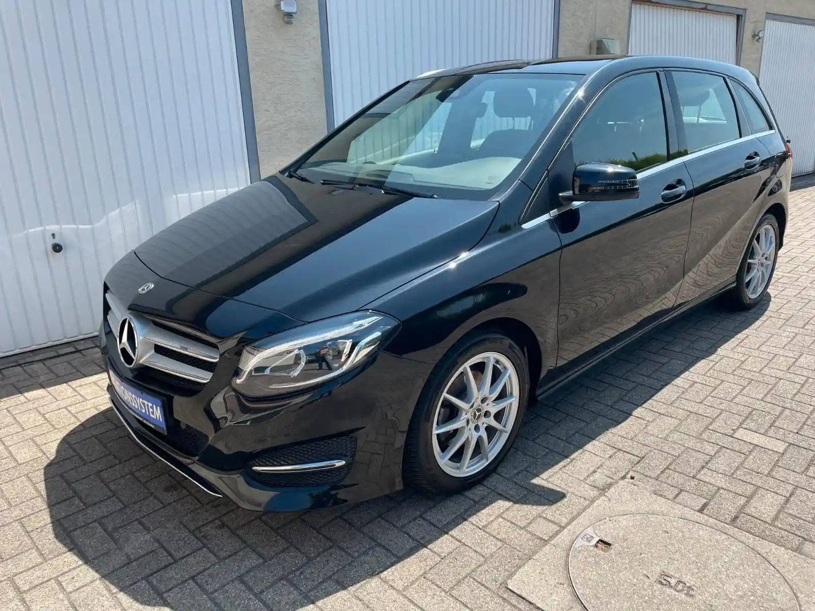 Mercedes-Benz B 180