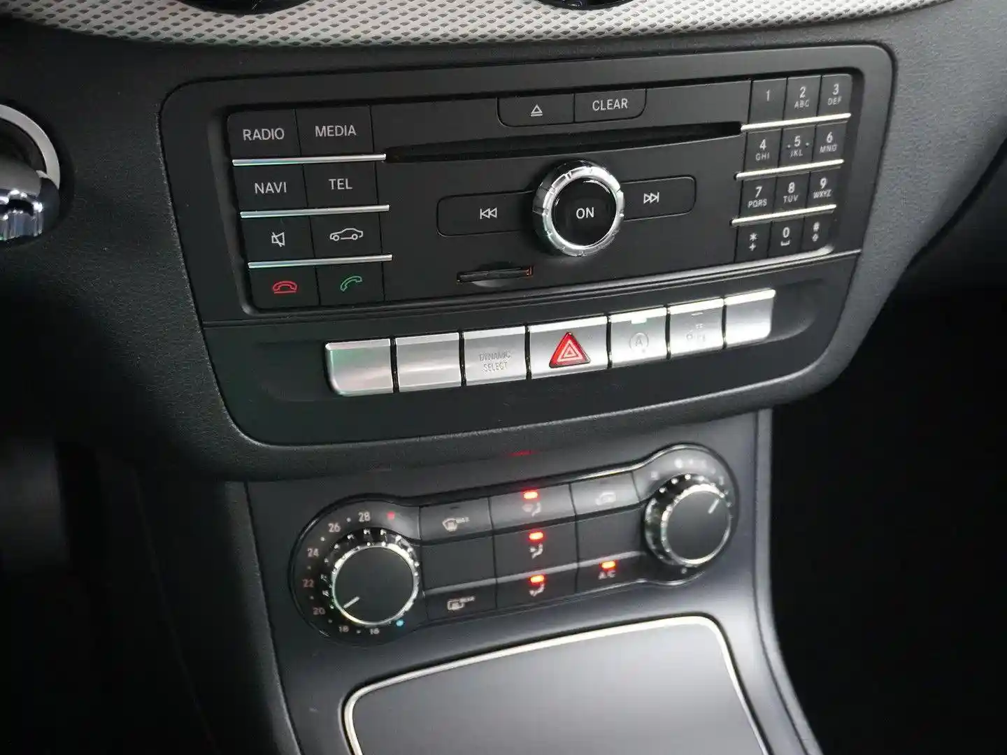 Mercedes-Benz B 180