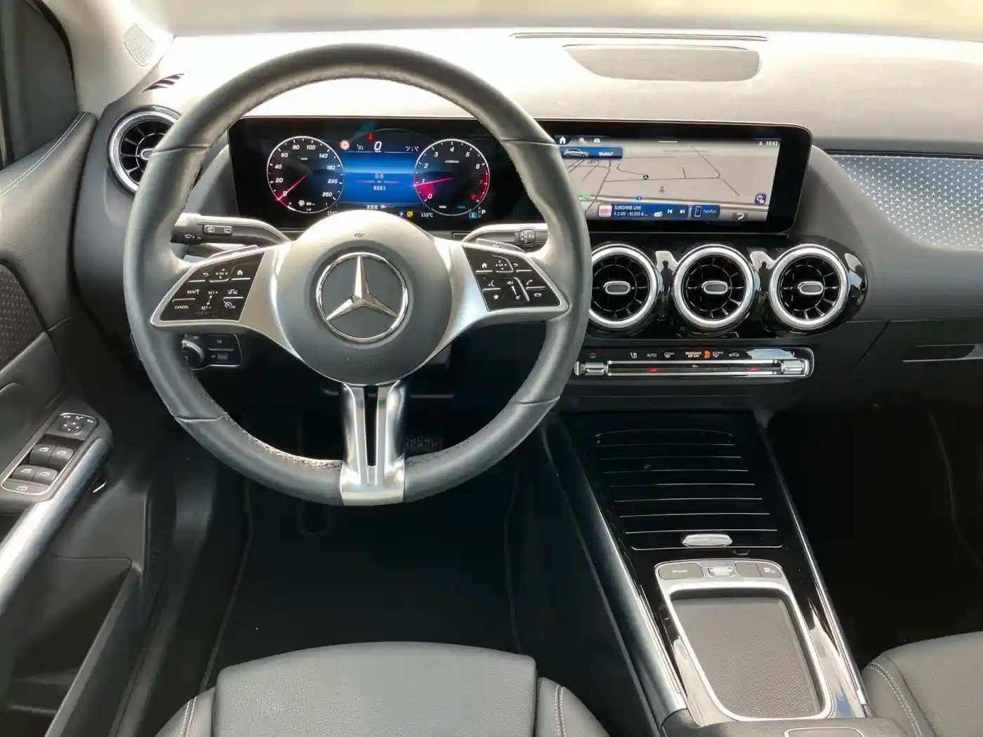 Mercedes-Benz B 180