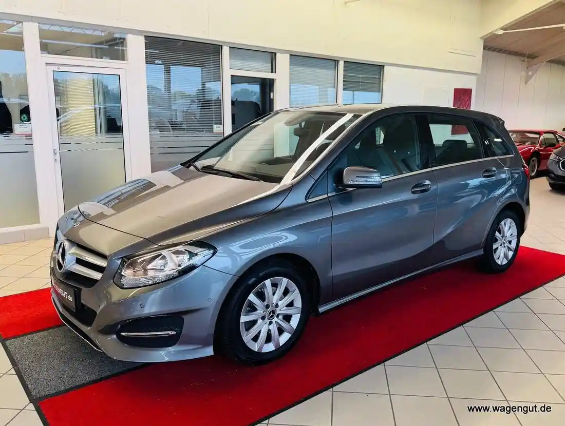 Mercedes-Benz B 180
