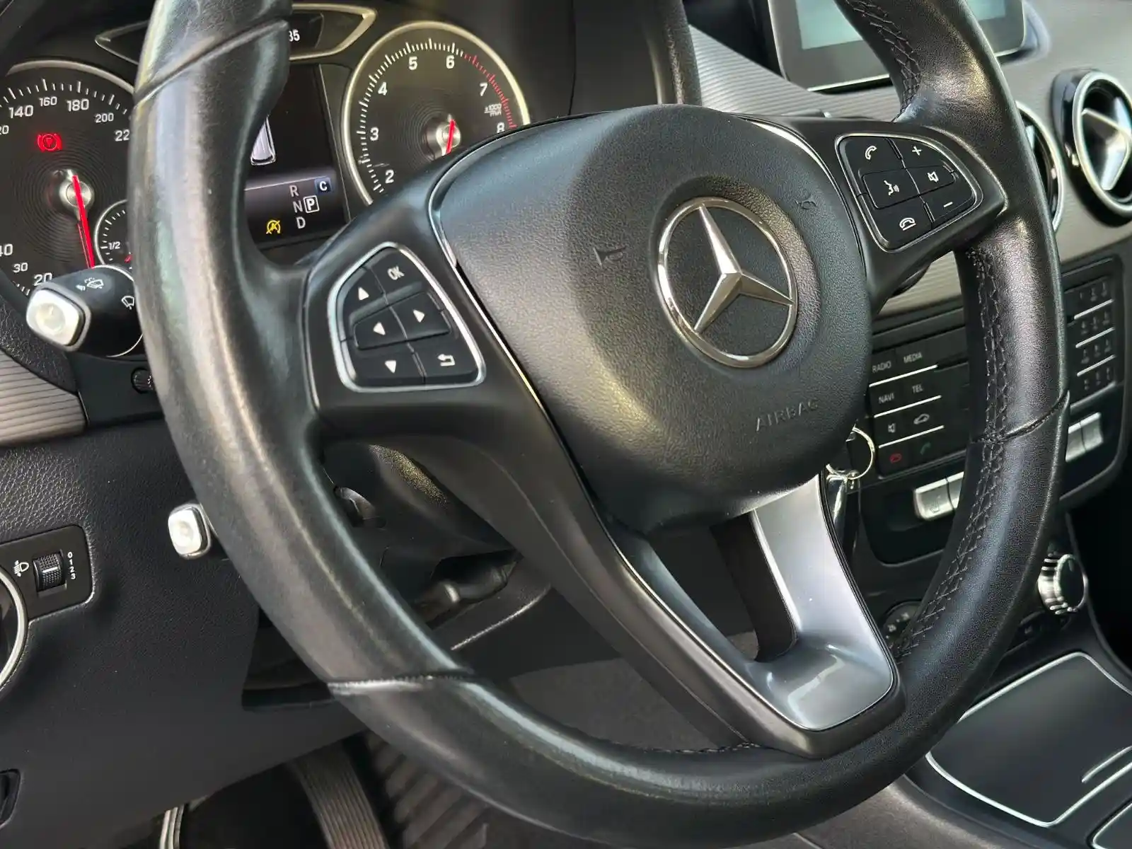 Mercedes-Benz B 180