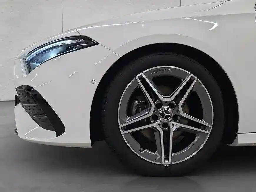 Mercedes-Benz A 180