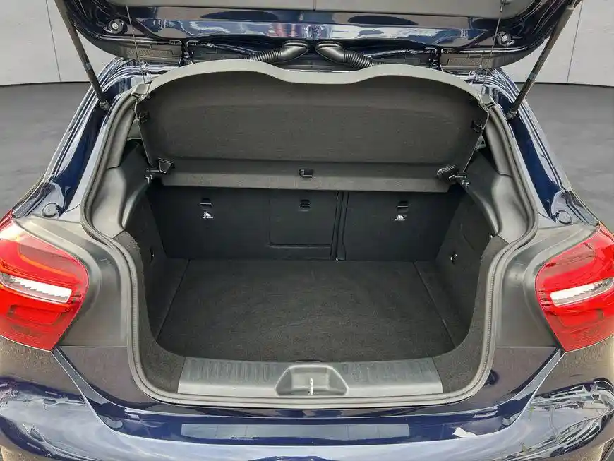 Mercedes-Benz A 220