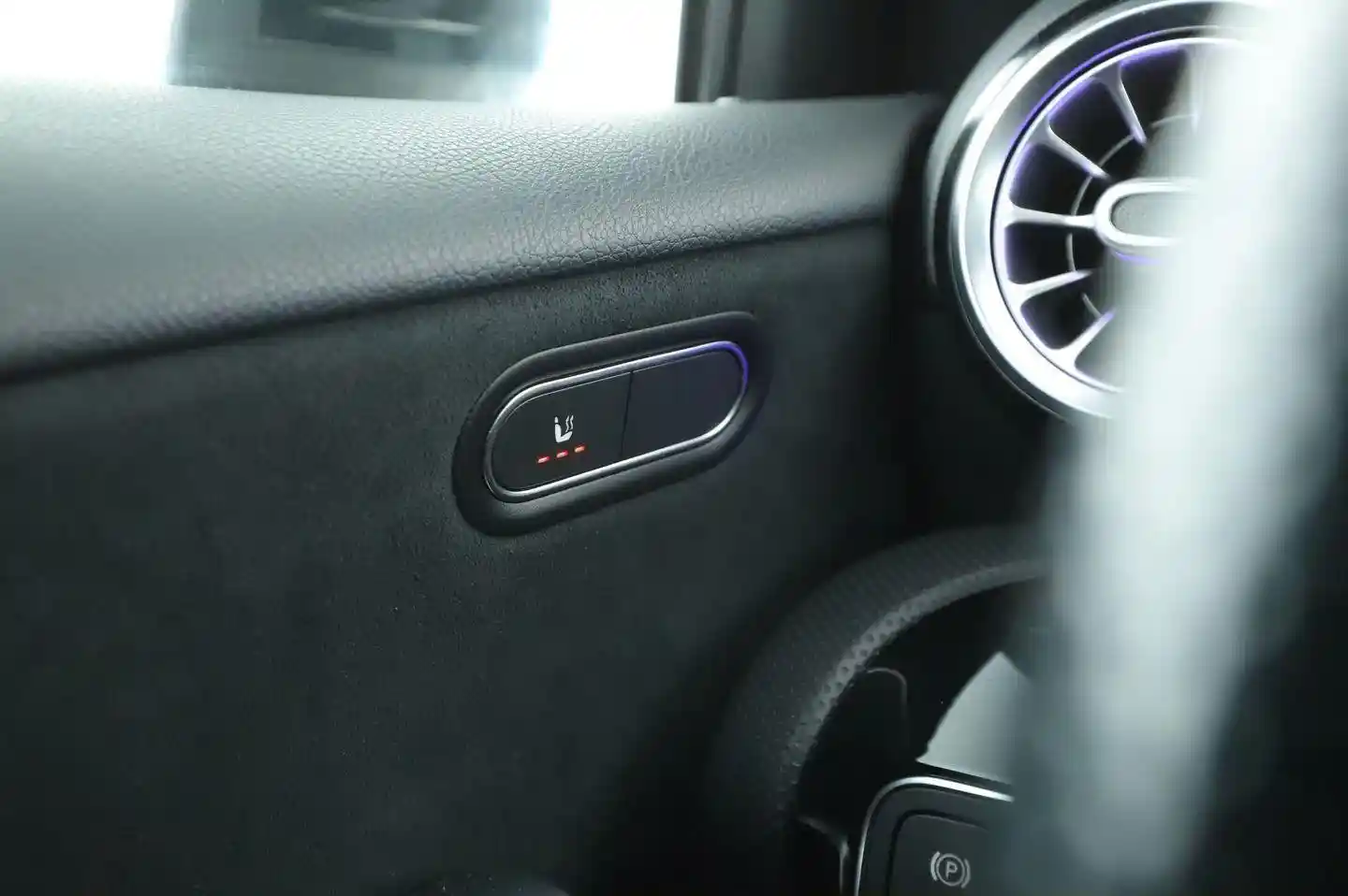Mercedes-Benz A 220