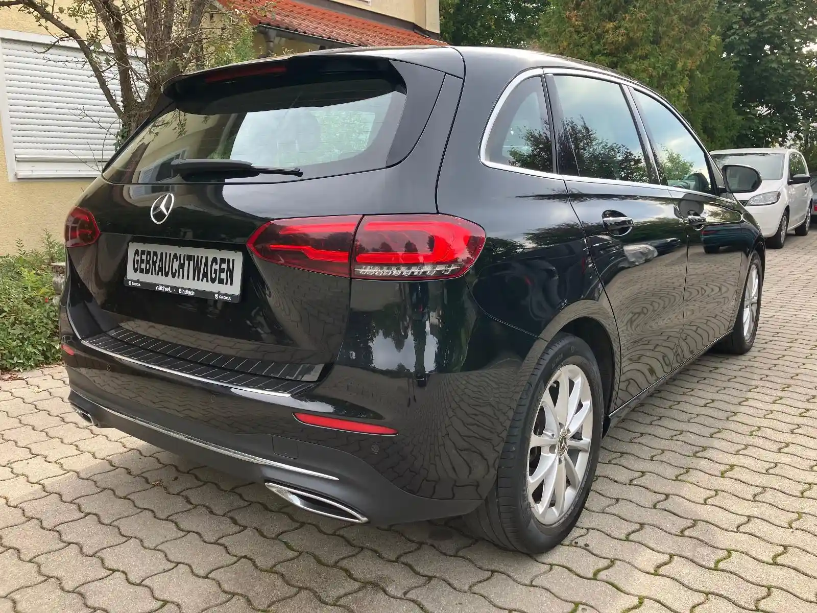 Mercedes-Benz B 180