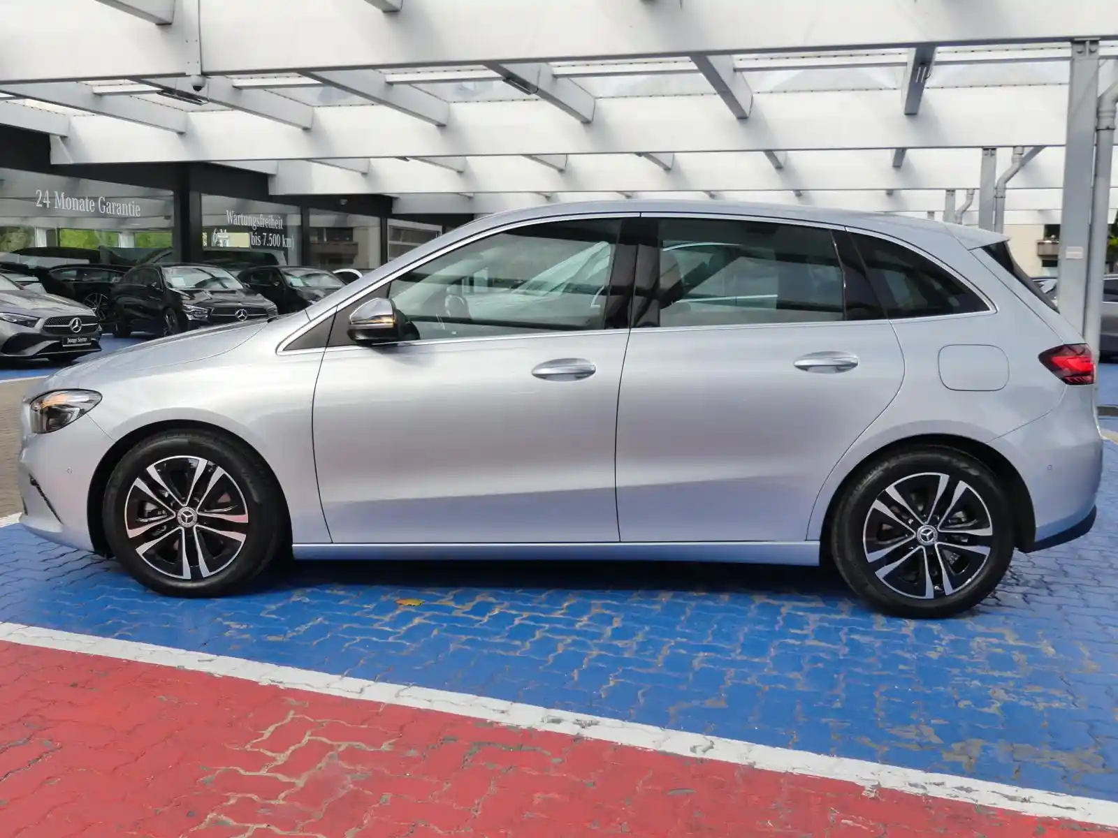 Mercedes-Benz B 220