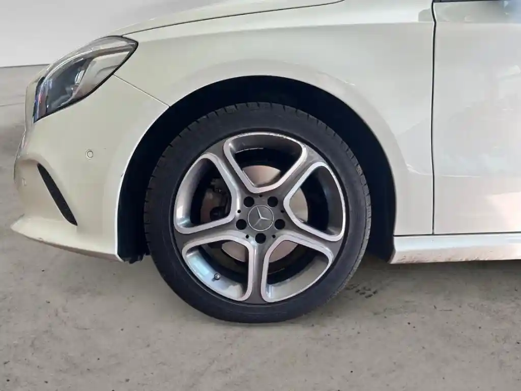 Mercedes-Benz A 180