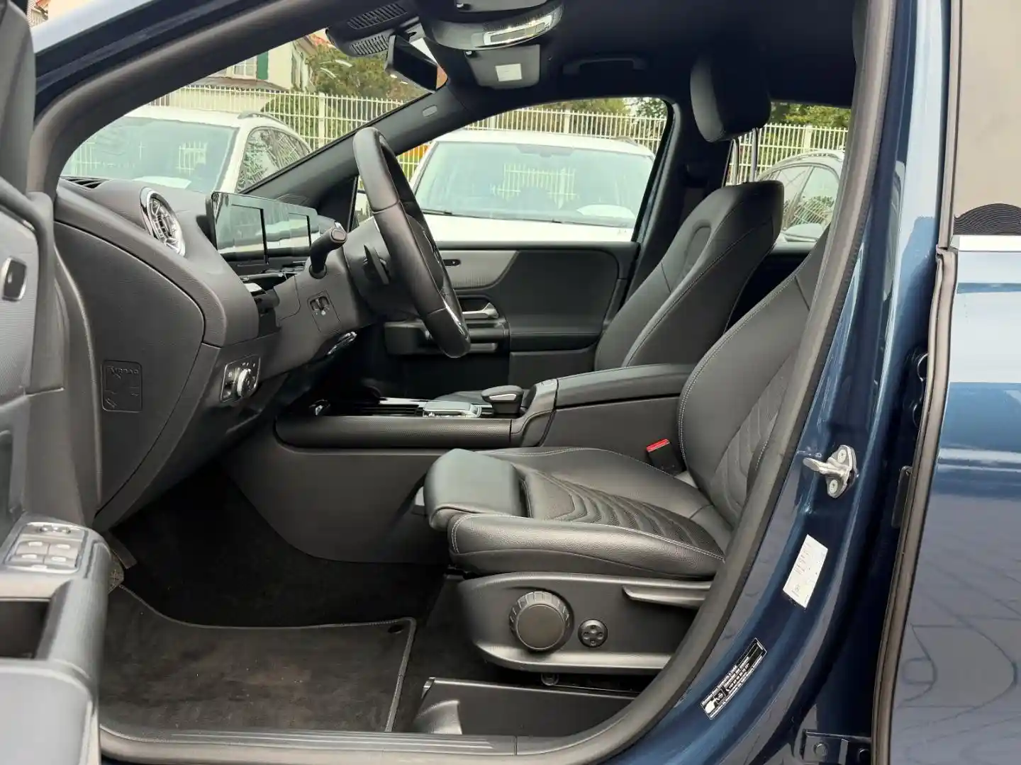 Mercedes-Benz B 180
