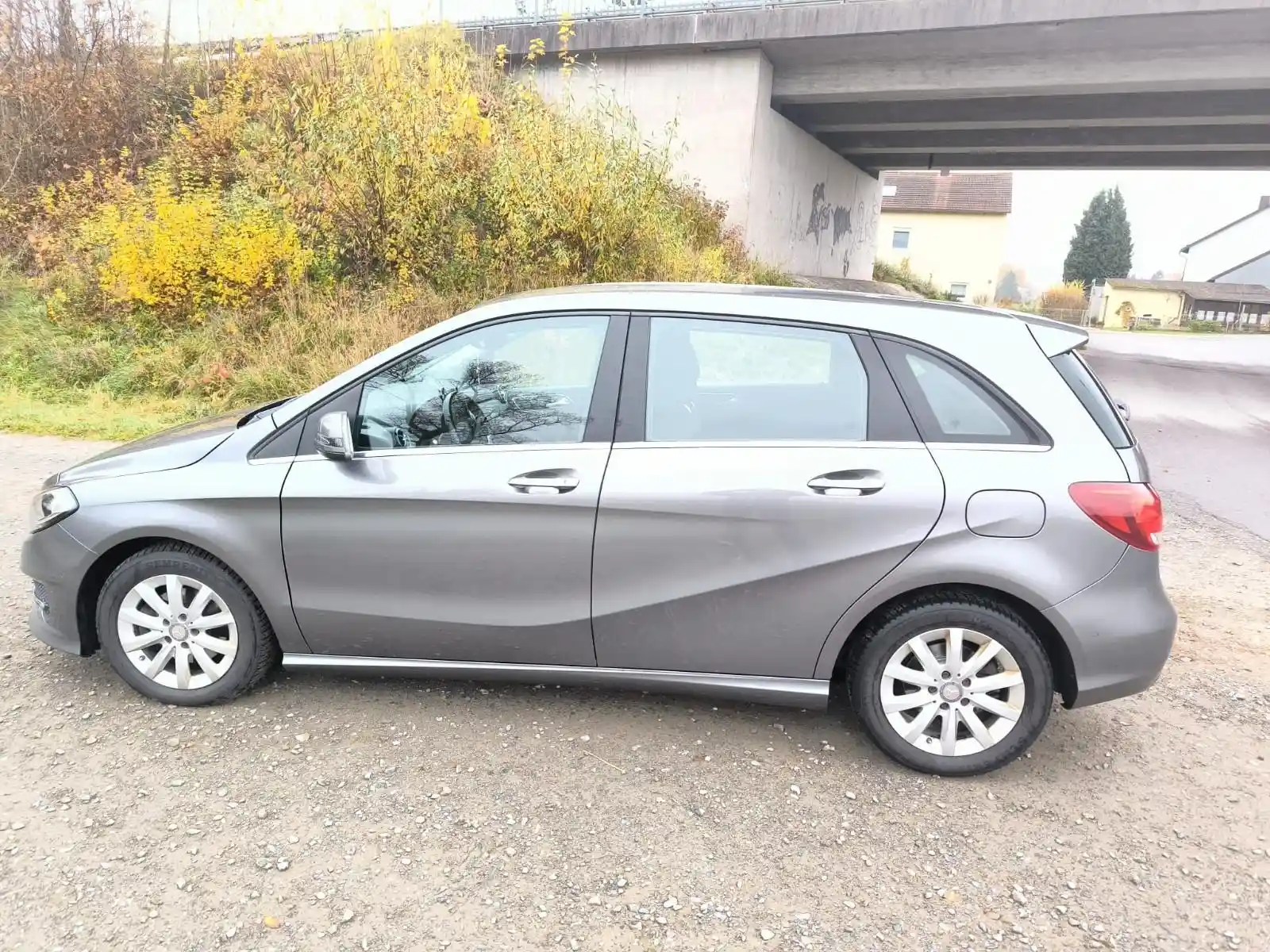 Mercedes-Benz B 180